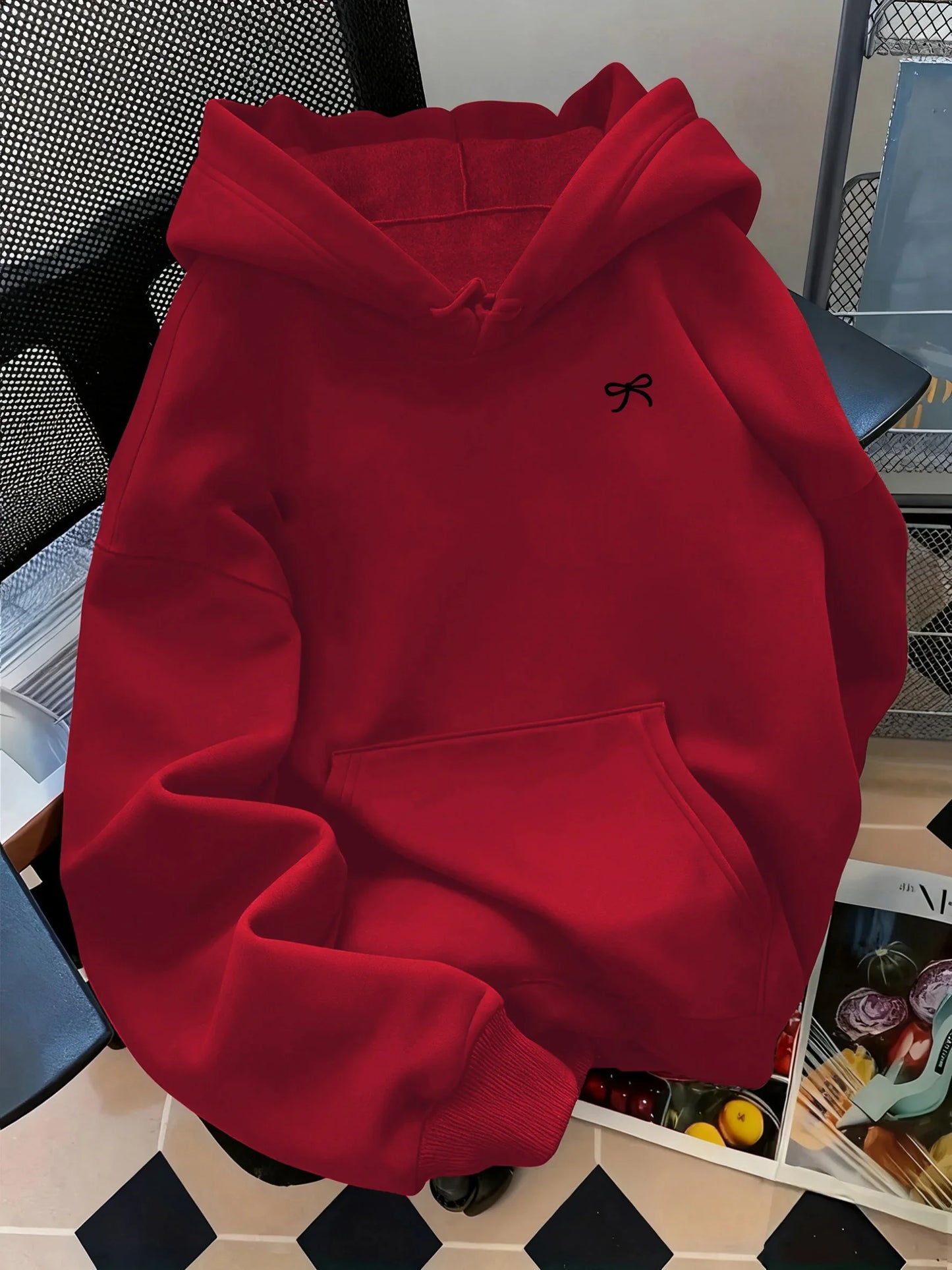 Bow print, urban street style autumn and winter warm hooded sweatshirt, suitable for both men and women in daily fashion