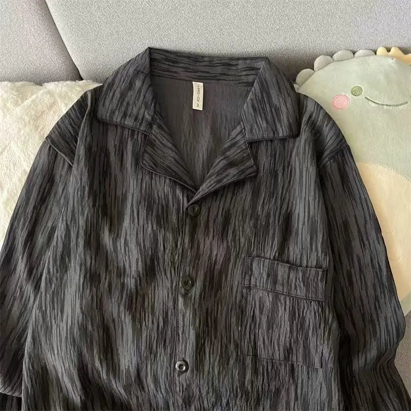 Långärmat pyjamasset herr med krage och tryck – överdel och byxor, L–3XL